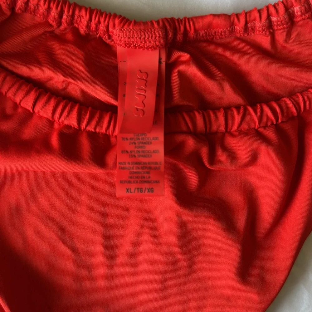 Skims swim bottoms STRING BIKINI COLOR RUBY SIZE XL NWOT‎